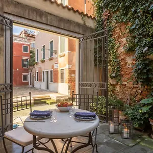 Garden Mansion With Private Mooring R&r Venice